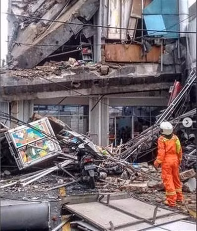 印尼发生地震和5层建筑塌陷事故 ảnh 1 印尼发生地震和5层建筑塌陷事故 ảnh 1