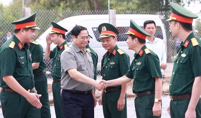 范明政总理视察九龙江三角洲交通重点项目建设情况 ảnh 2