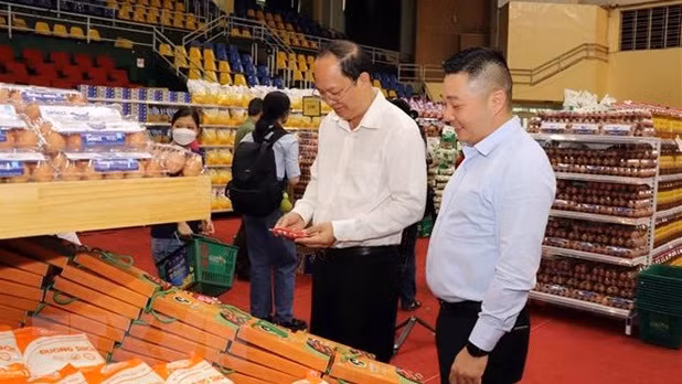 胡志明市在春节前夕开展多项关爱困难群众活动 用爱心传递温暖 ảnh 2