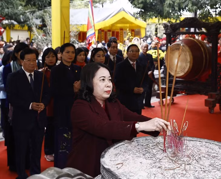 代理国家主席出席二征夫人起义1983周年纪念活动 ảnh 1 代理国家主席出席二征夫人起义1983周年纪念活动 ảnh 1