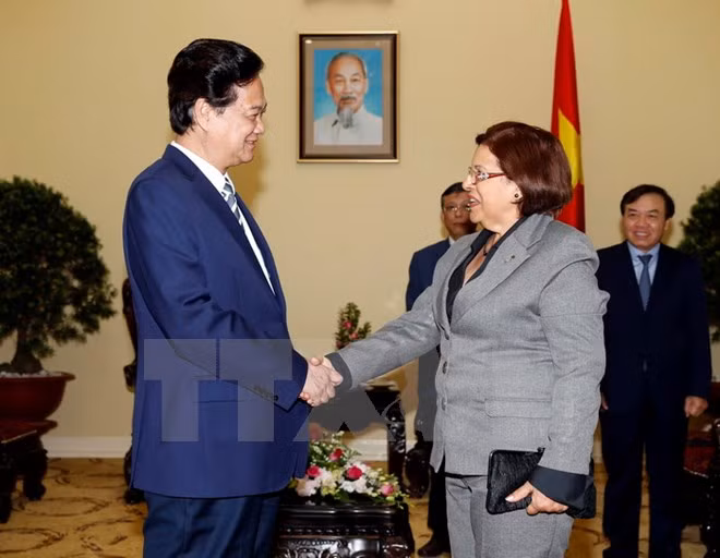 越南政府总理阮晋勇会见古巴财政与价格部部长利纳.佩德拉萨 ảnh 1