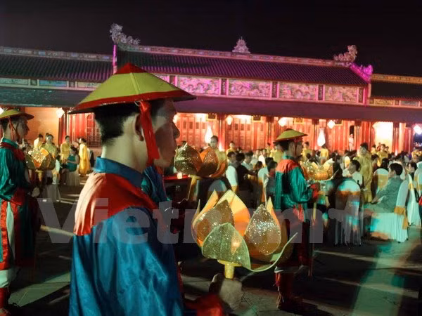 2015年第三个顺化遗产旅游黄金周正式启动 ảnh 1 2015年第三个顺化遗产旅游黄金周正式启动 ảnh 1