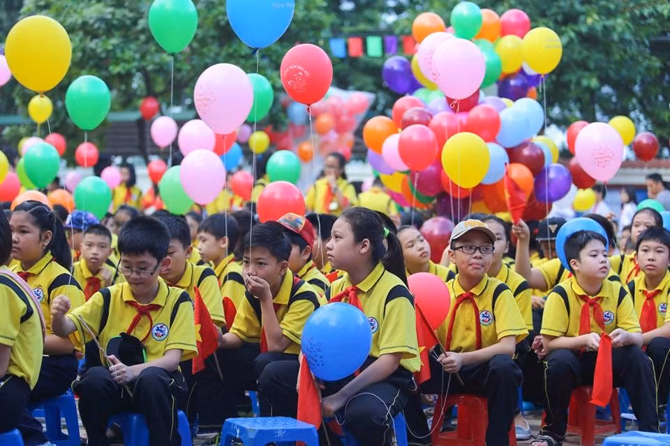 越南全国各所学校一律举行2015-2016学年开学典礼 ảnh 2