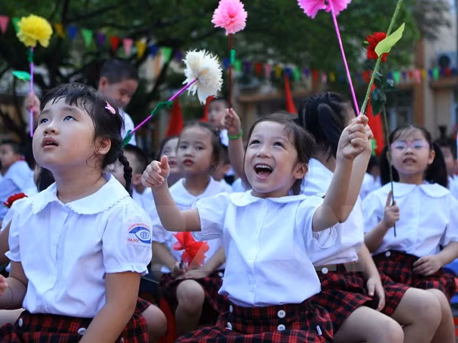 越南全国各所学校一律举行2015-2016学年开学典礼 ảnh 1