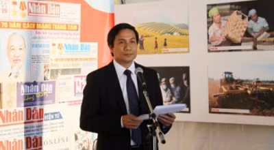 越南《人民报》社代表团出席法共第80次《人道报》节 ảnh 1 越南《人民报》社代表团出席法共第80次《人道报》节 ảnh 1