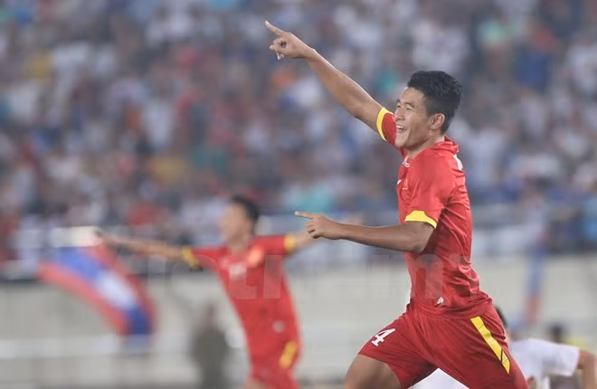 2016年亚洲U19青年足球锦标赛：越南U19队以3比1击败香港U19队 ảnh 1