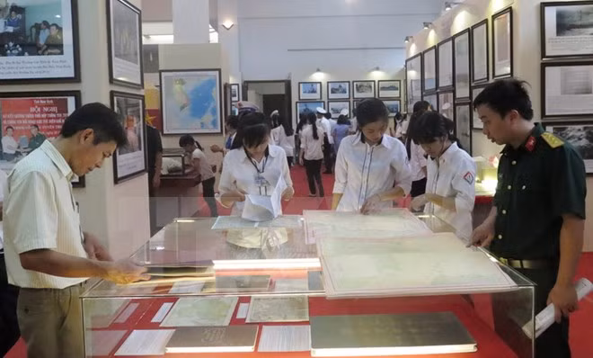 “黄沙和长沙归属越南—历史证据及法律依据”图片展在海防市举行 ảnh 1