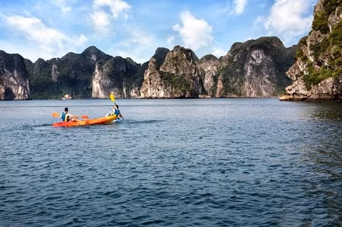 在下龙湾上划橡皮艇 ảnh 2 在下龙湾上划橡皮艇 ảnh 2