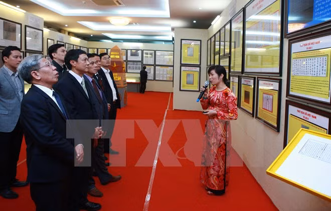 “黄沙与长沙归属越南：历史证据和法律依据”资料图片展在太平省举行 ảnh 1