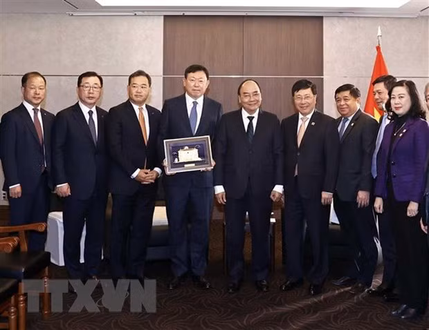 越南国家主席阮春福会见在越南投资的韩国大型企业代表 ảnh 2 越南国家主席阮春福会见在越南投资的韩国大型企业代表 ảnh 2