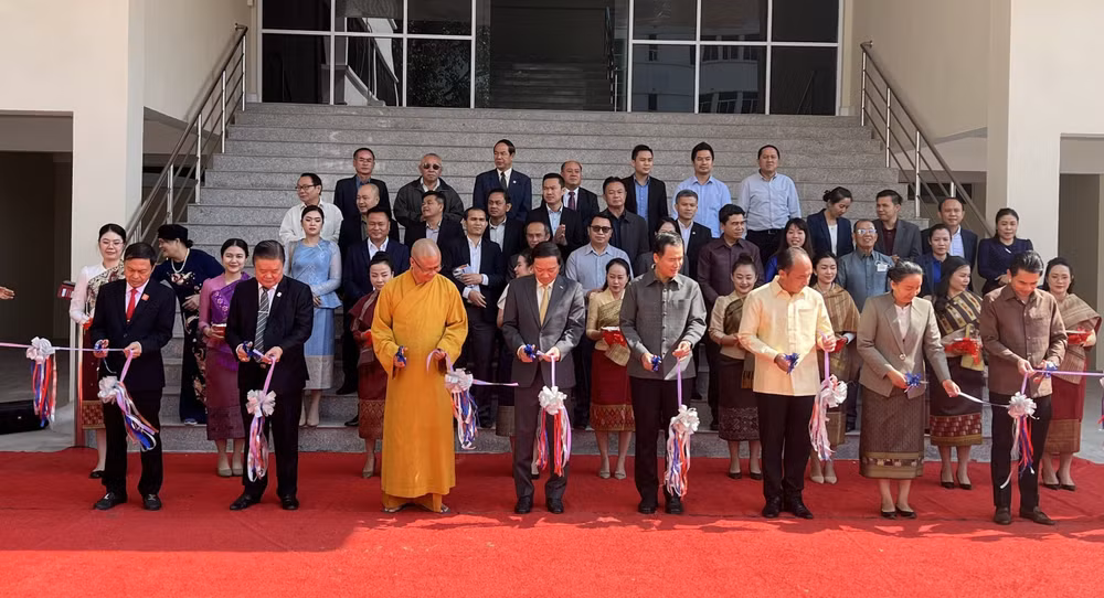 越老建交60周年:老挝中小型企业促进局办公楼交接仪式在万象举行 ảnh 1 越老建交60周年:老挝中小型企业促进局办公楼交接仪式在万象举行 ảnh 1