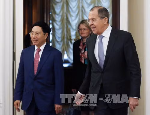 越南政府副总理兼外交部部长范平明与俄罗斯外交部部长举行会谈 ảnh 1 越南政府副总理兼外交部部长范平明与俄罗斯外交部部长举行会谈 ảnh 1