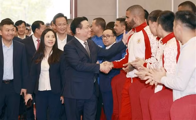 国会主席王廷惠在兴安省进行视察调研 ảnh 3 国会主席王廷惠在兴安省进行视察调研 ảnh 3