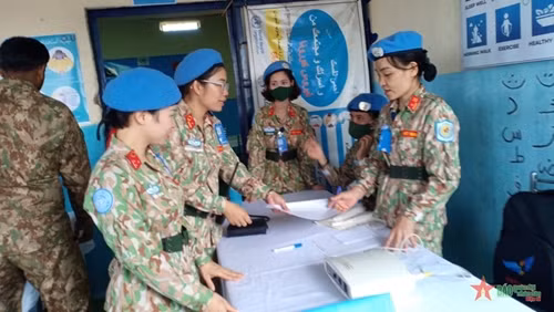 在阿卜耶伊的越南蓝色贝雷帽医生 ảnh 1 在阿卜耶伊的越南蓝色贝雷帽医生 ảnh 1