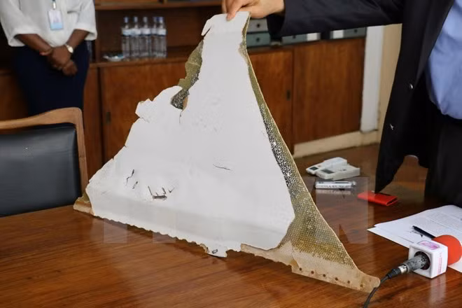 疑似MH370残骸运抵马来西亚将接受专家检验 ảnh 1 疑似MH370残骸运抵马来西亚将接受专家检验 ảnh 1
