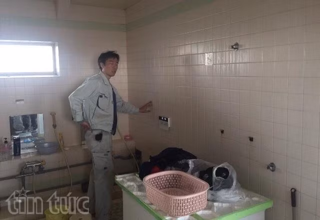 越南驻日大使馆代表赴雇佣越南劳工的日本工厂进行实地考察 ảnh 2 越南驻日大使馆代表赴雇佣越南劳工的日本工厂进行实地考察 ảnh 2
