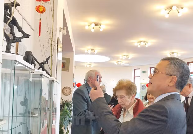 越南摄影与雕塑展在匈牙利举行 ảnh 2 越南摄影与雕塑展在匈牙利举行 ảnh 2