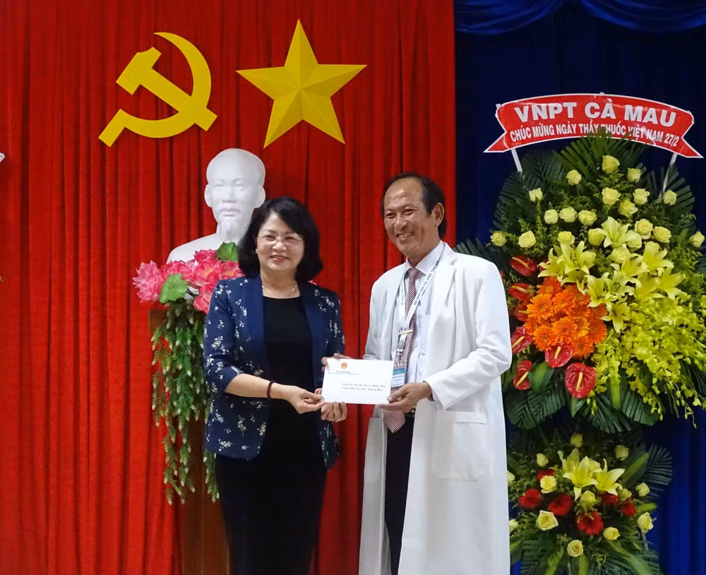 越南国家副主席邓氏玉盛莅临金瓯省调研 ảnh 1 越南国家副主席邓氏玉盛莅临金瓯省调研 ảnh 1