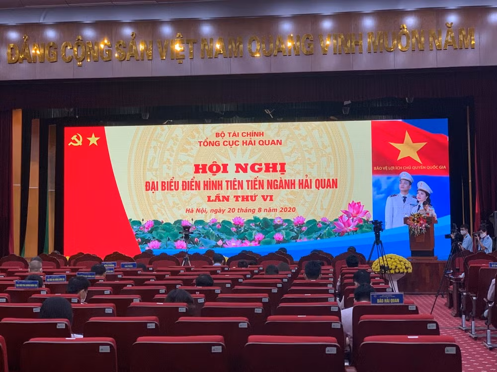 丁进勇:深化机构和行政体制改革 降低通关时间和费用 ảnh 1 丁进勇:深化机构和行政体制改革 降低通关时间和费用 ảnh 1