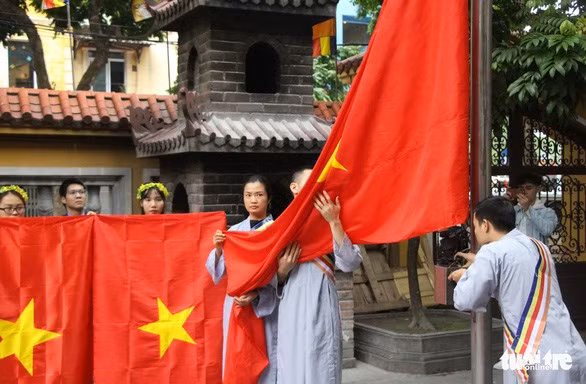 越南在各宗教场所发起悬挂国旗的运动 ảnh 1 越南在各宗教场所发起悬挂国旗的运动 ảnh 1