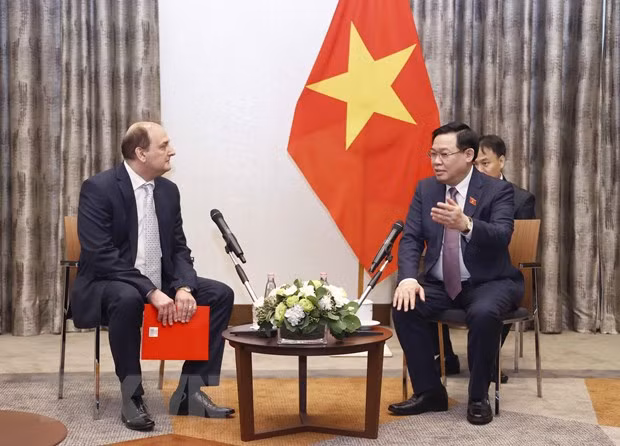 越南国会主席王廷惠会见部分匈牙利公司领导 ảnh 1 越南国会主席王廷惠会见部分匈牙利公司领导 ảnh 1