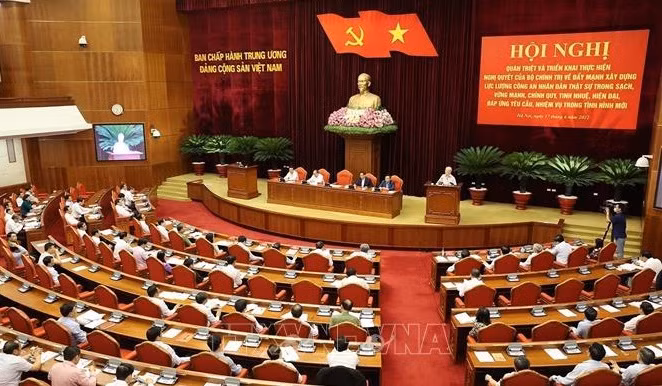 越共中央总书记阮富仲：加强人民公安力量建设 满足新形势下的要求 ảnh 1