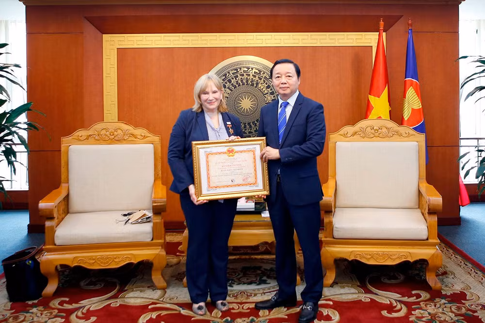 美国国际开发署两名女士获越南自然资源与环境部贡献奖 ảnh 1