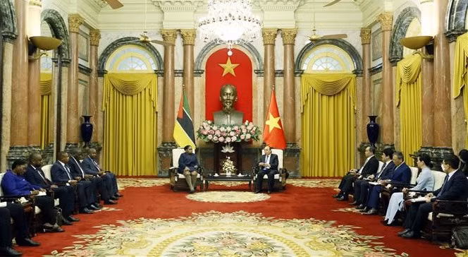 越南国家主席阮春福会见莫桑比克国民议会主席 ảnh 1 越南国家主席阮春福会见莫桑比克国民议会主席 ảnh 1