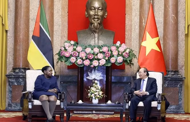 越南国家主席阮春福会见莫桑比克国民议会主席 ảnh 2 越南国家主席阮春福会见莫桑比克国民议会主席 ảnh 2