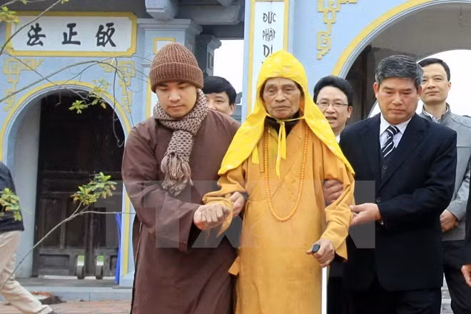 河内市领导向越南佛教协会会长释普惠老和尚拜年 ảnh 1
