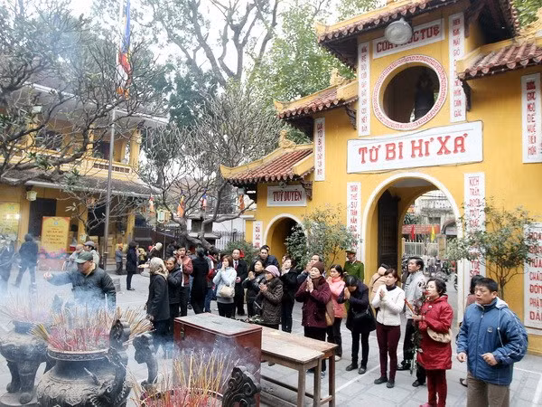 首都河内著名寺院及越南人春节去寺院拜佛的美俗 ảnh 2 首都河内著名寺院及越南人春节去寺院拜佛的美俗 ảnh 2
