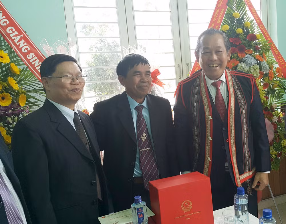 越南领导代表向信教群众致以圣诞祝福 ảnh 1 越南领导代表向信教群众致以圣诞祝福 ảnh 1