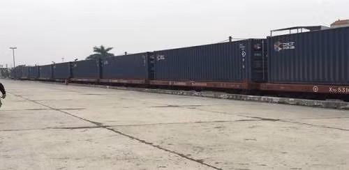 首趟越南至中国集装箱货运班列开行 ảnh 1
