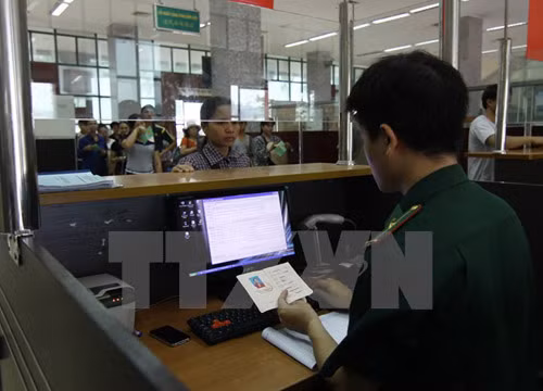 试行签发电子签证9个月以来共有50多万名外国人入境越南 ảnh 1
