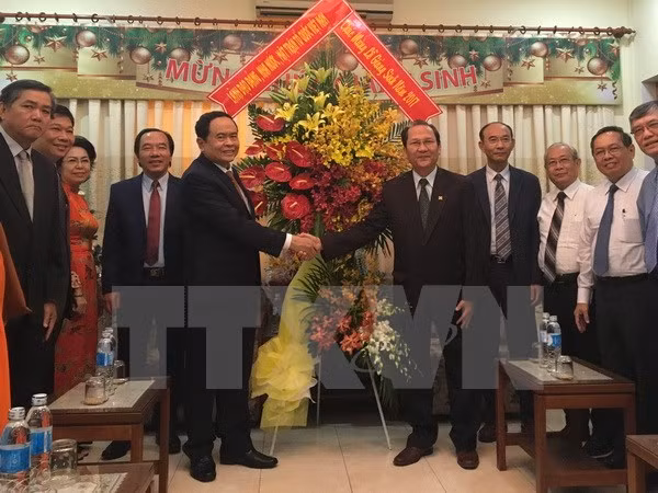 越南领导圣诞节前慰问各地教职人员和信教群众 ảnh 2 越南领导圣诞节前慰问各地教职人员和信教群众 ảnh 2