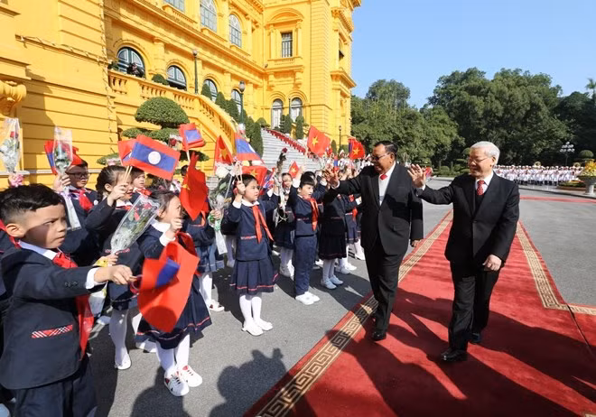 越老发表《联合声明》 重申两国特殊团结关系是两国人民的宝贵财富 ảnh 1 越老发表《联合声明》 重申两国特殊团结关系是两国人民的宝贵财富 ảnh 1
