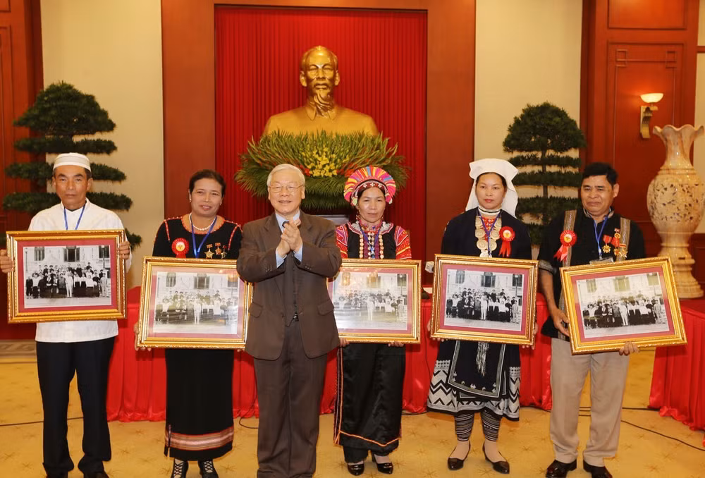 阮富仲总书记会见少数民族模范代表 ảnh 3 阮富仲总书记会见少数民族模范代表 ảnh 3