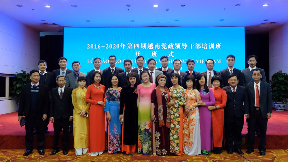越中两党党政干部培训合作进一步深化两党友谊 ảnh 1 越中两党党政干部培训合作进一步深化两党友谊 ảnh 1