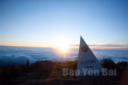 越南旅游:越南十五大最高山峰之一登山活动正式启动 ảnh 1 越南旅游:越南十五大最高山峰之一登山活动正式启动 ảnh 1