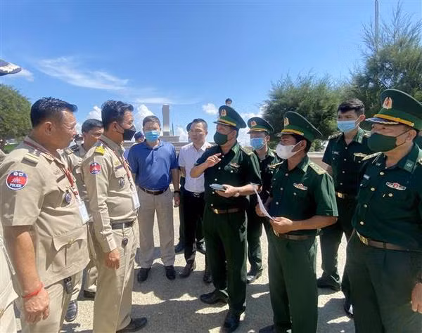 将600多名被骗到柬埔寨非法工作的越南公民送回国 ảnh 1 将600多名被骗到柬埔寨非法工作的越南公民送回国 ảnh 1