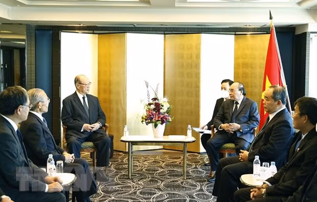 越南国家主席阮春福前往日本前首相安倍晋三住宅吊唁 ảnh 2