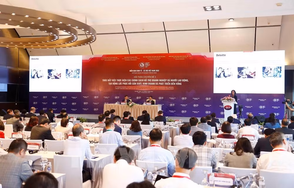 2022年越南经济社会论坛间隙：发展灵活、可持续、一体化和高效率的劳动力市场 ảnh 2