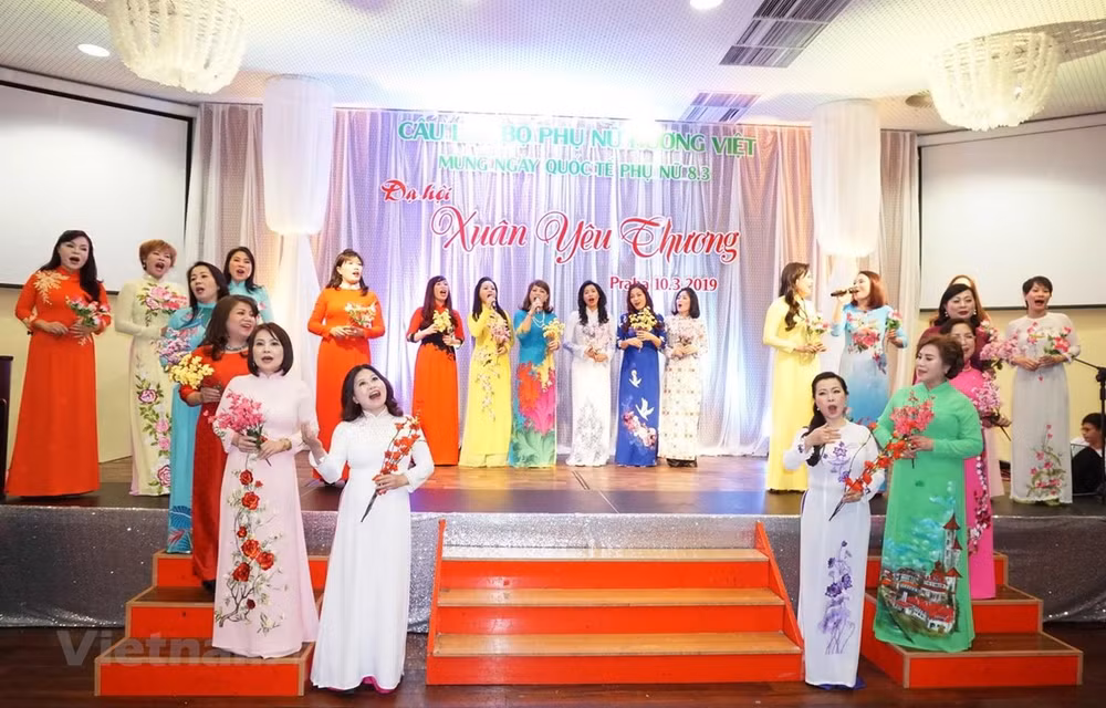 旅捷越南妇女努力发挥妇女在保护民族传统中的作用 ảnh 1 旅捷越南妇女努力发挥妇女在保护民族传统中的作用 ảnh 1