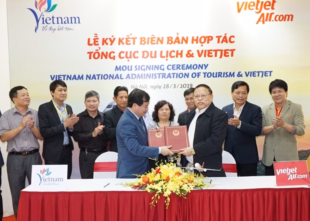 越捷航空公司与旅游总局签署关于旅游的合作备忘录 ảnh 2 越捷航空公司与旅游总局签署关于旅游的合作备忘录 ảnh 2
