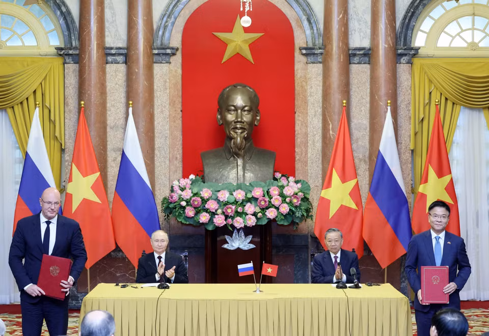 越南国家主席苏林同俄总统普京出席2024年6月20日下午在主席府举行的两国合作文件的签字仪式。图自越通社