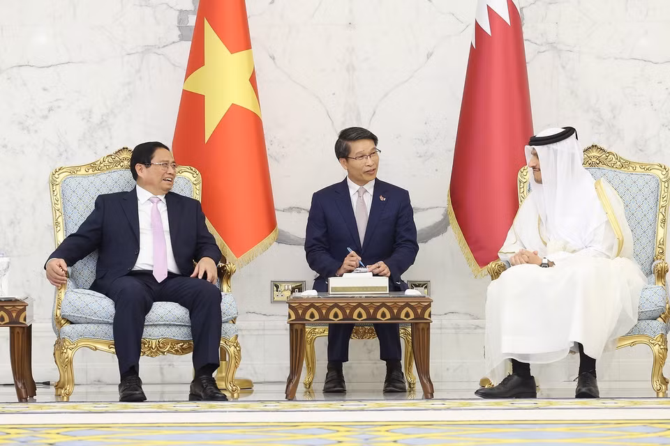 越南政府总理范明政与卡塔尔国首相穆罕默德·本·阿卜杜拉赫曼·阿勒萨尼举行会谈。图自越通社