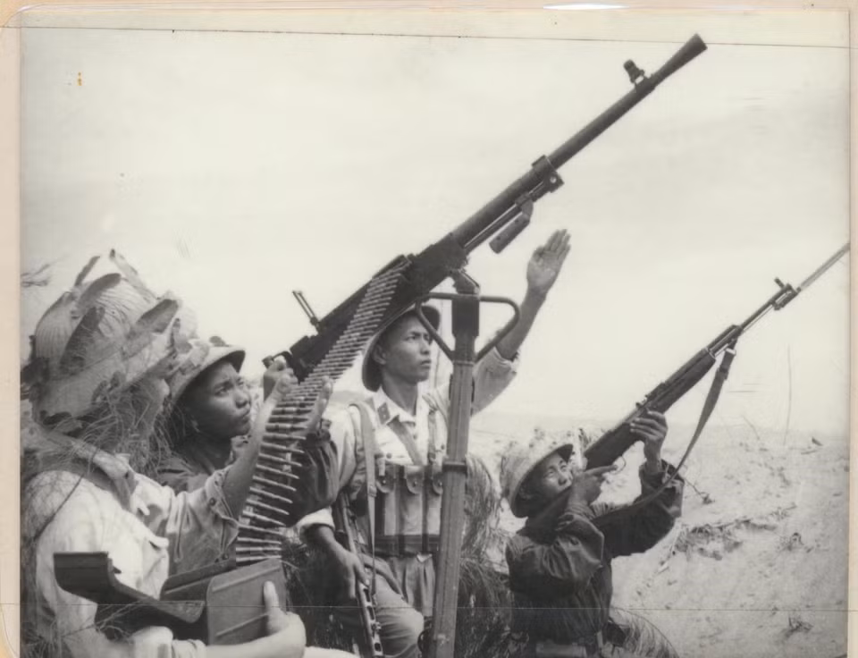 广宁省自卫队击落美国战机（1964年8月2日）。海军军种供图/越通社发
