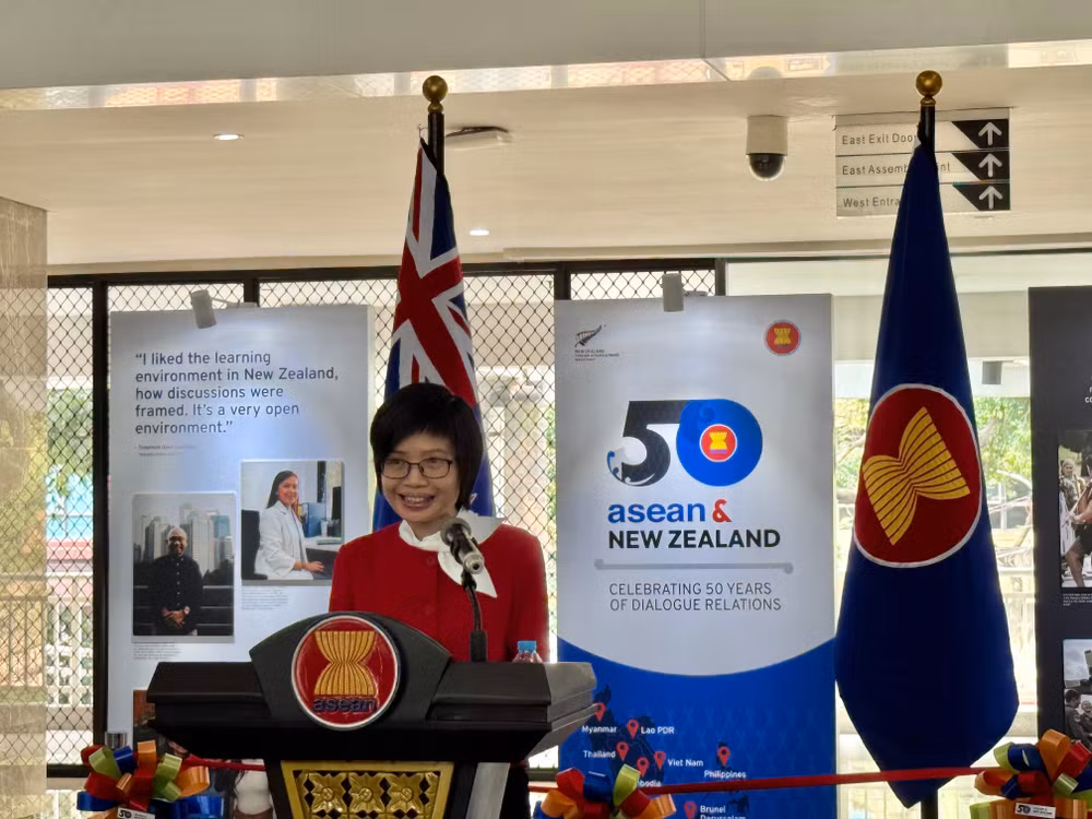 vna-potal-khai-mac-trien-lam-anh-50-nam-doi-tac-doi-thoai-asean-new-zealand-8020696.jpg