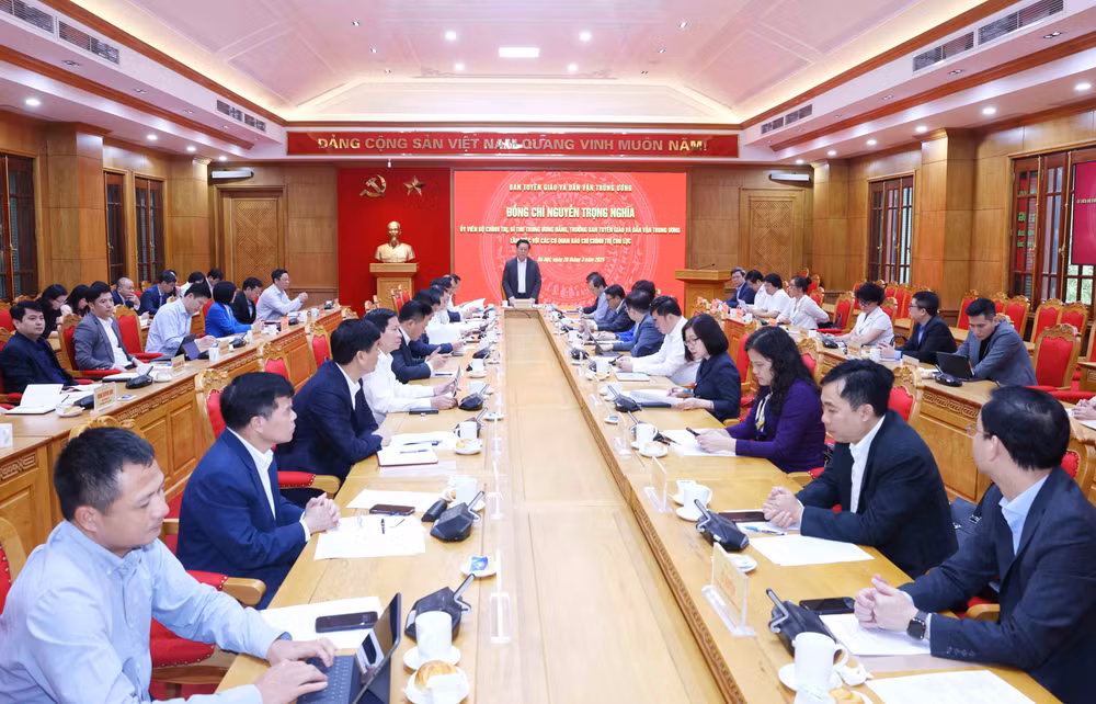 vna-potal-truong-ban-tuyen-giao-va-dan-van-trung-uong-nguyen-trong-nghia-lam-viec-voi-cac-co-quan-bao-chi-chu-luc-7934250.jpg