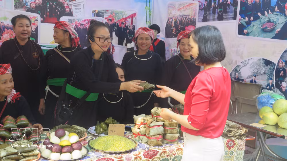 vnanet_potal-le-hoi-den-doi-co-cam-duong-nam-2026-9104914-2.jpg
